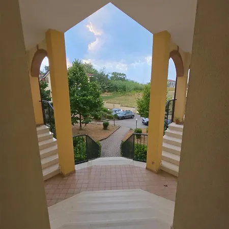 Διαμέρισμα Alex House *